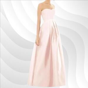 Pink Sweetheart Neckline Sleeveless Gown